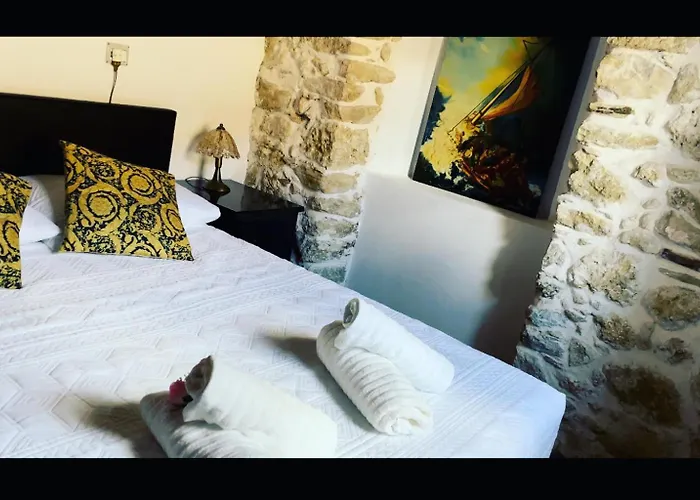 Art House Pagoi Sleeps 6 Parking Near The