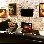 Art House Pagoi Sleeps 6 Parking Near The Agios Georgios Pagon