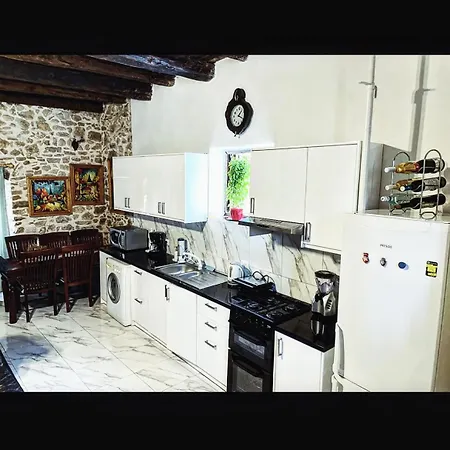 Art House Pagoi Sleeps 6 Parking 5 Min To Ferienhaus