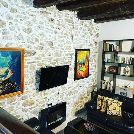 Art House Pagoi Sleeps 6 Parking 5 Min To Ferienhaus *