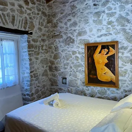 Art House Pagoi Sleeps 6 Parking 5 Min To Ferienhaus
