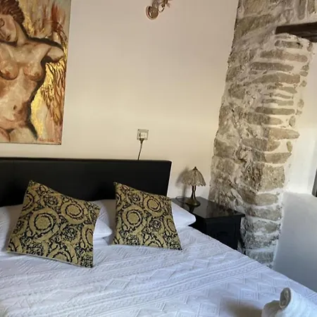 Art House Pagoi Sleeps 6 Parking 5 Min To