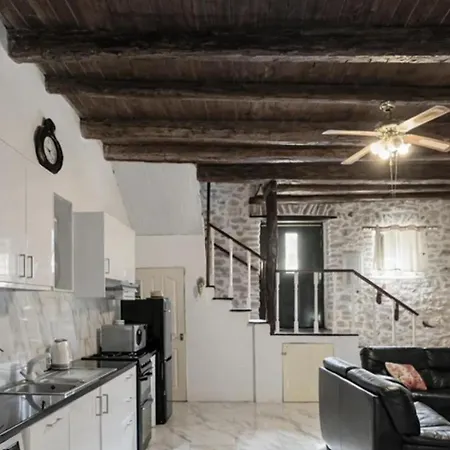 Art House Pagoi Sleeps 6 Parking Near The بيت للعطل *