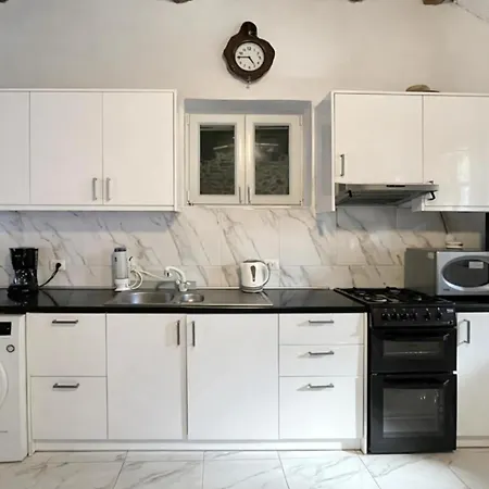 Art House Pagoi Sleeps 6 Parking Near The آغيوس غيوريوس باغون