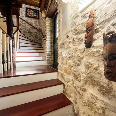 بيت للعطل Art House Pagoi Sleeps 6 Parking Near The *