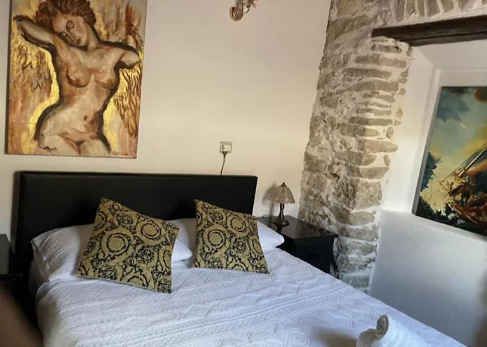 Art House Pagoi Sleeps 6 Parking Near The