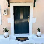 Prázdninový dům Art House Pagoi Sleeps 6 Parking Near The